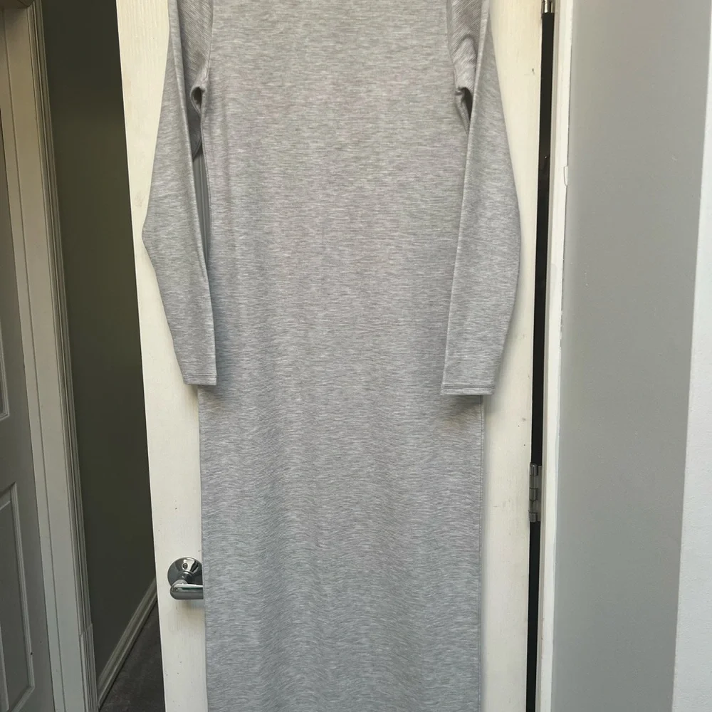 Aritzia Light Gray Long Sleeve Dress Soft-brushed jersey maxi dress size Large - Picture 2 of 8